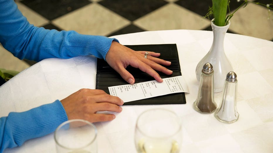 Automatic tip or service charge? New state law requires restaurants to tell diners before they order