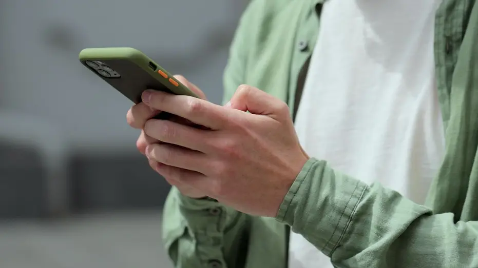 Apple spyware warning hits iPhones in 110 countries