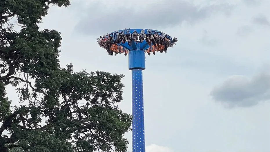 Jury awards teens $550K after Oregon amusement park ride left them hanging upside down: report